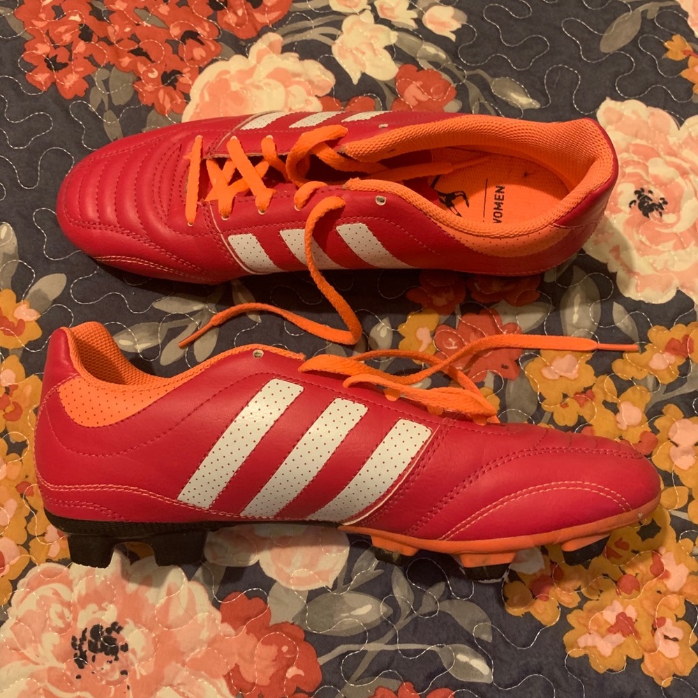 Soccer cleats - Picture 3 of 3